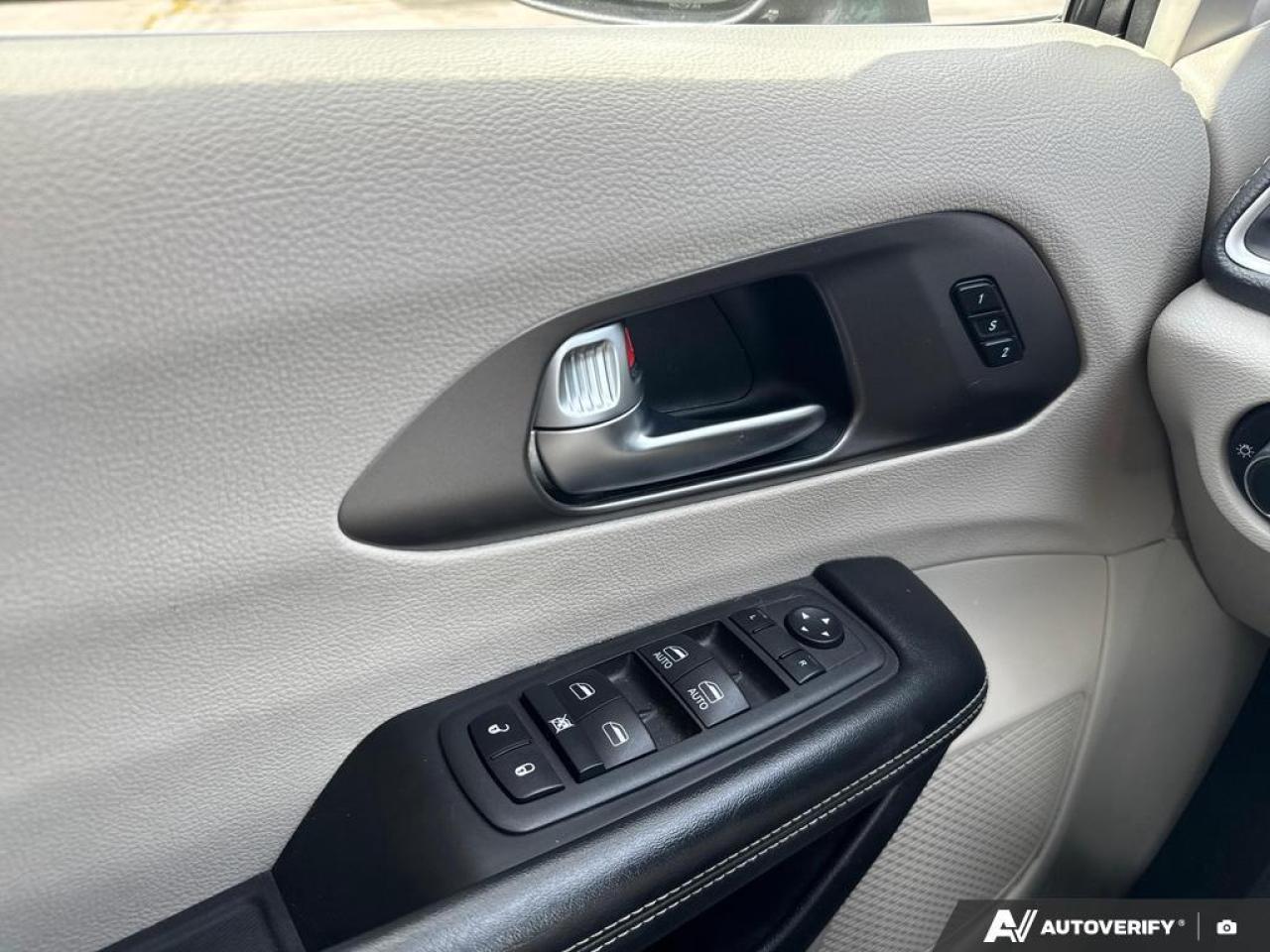 2022 Chrysler Pacifica Touring L BLUETOOTH   HTD SEATS   KEYLESS ENTRY Photo