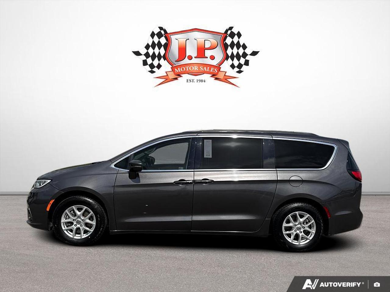 2022 Chrysler Pacifica Touring L BLUETOOTH   HTD SEATS   KEYLESS ENTRY Photo2