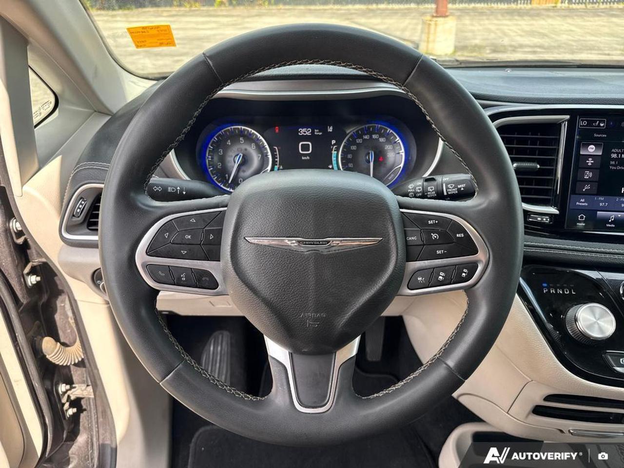 2022 Chrysler Pacifica Touring L BLUETOOTH   HTD SEATS   KEYLESS ENTRY Photo