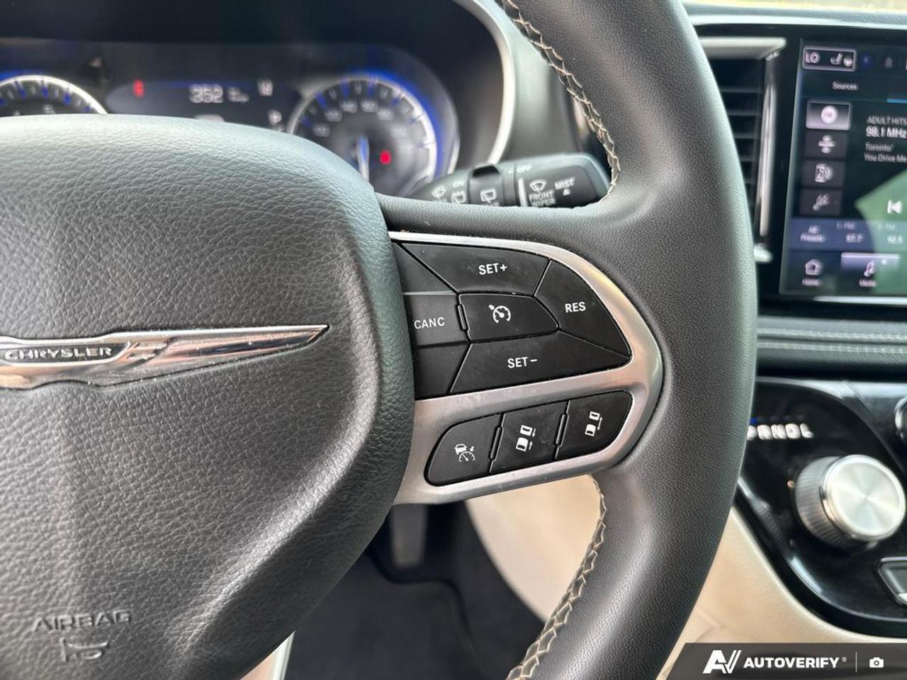 2022 Chrysler Pacifica Touring L BLUETOOTH   HTD SEATS   KEYLESS ENTRY Photo