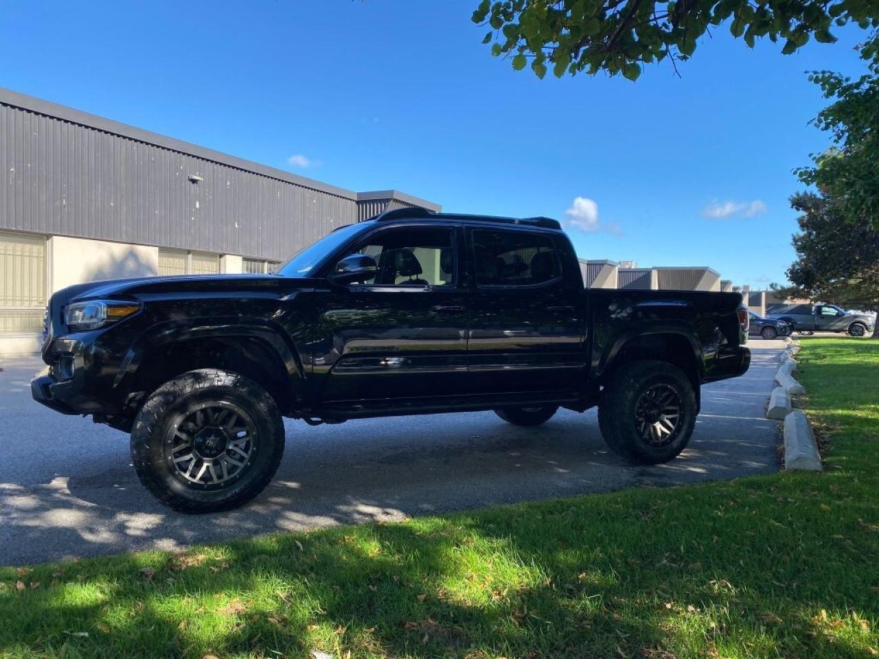 2022 Toyota Tacoma 4x4 Double Cab Automatic SB Nightshade Photo