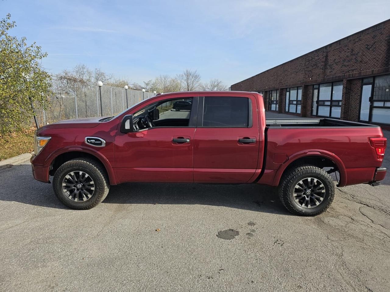 2018 Nissan Titan 4x4 Crew Cab Photo