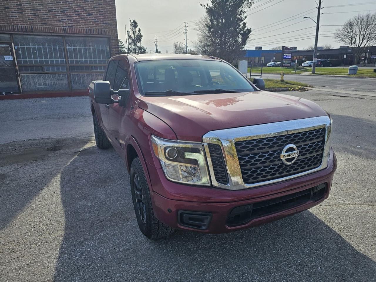 2018 Nissan Titan 4x4 Crew Cab Photo