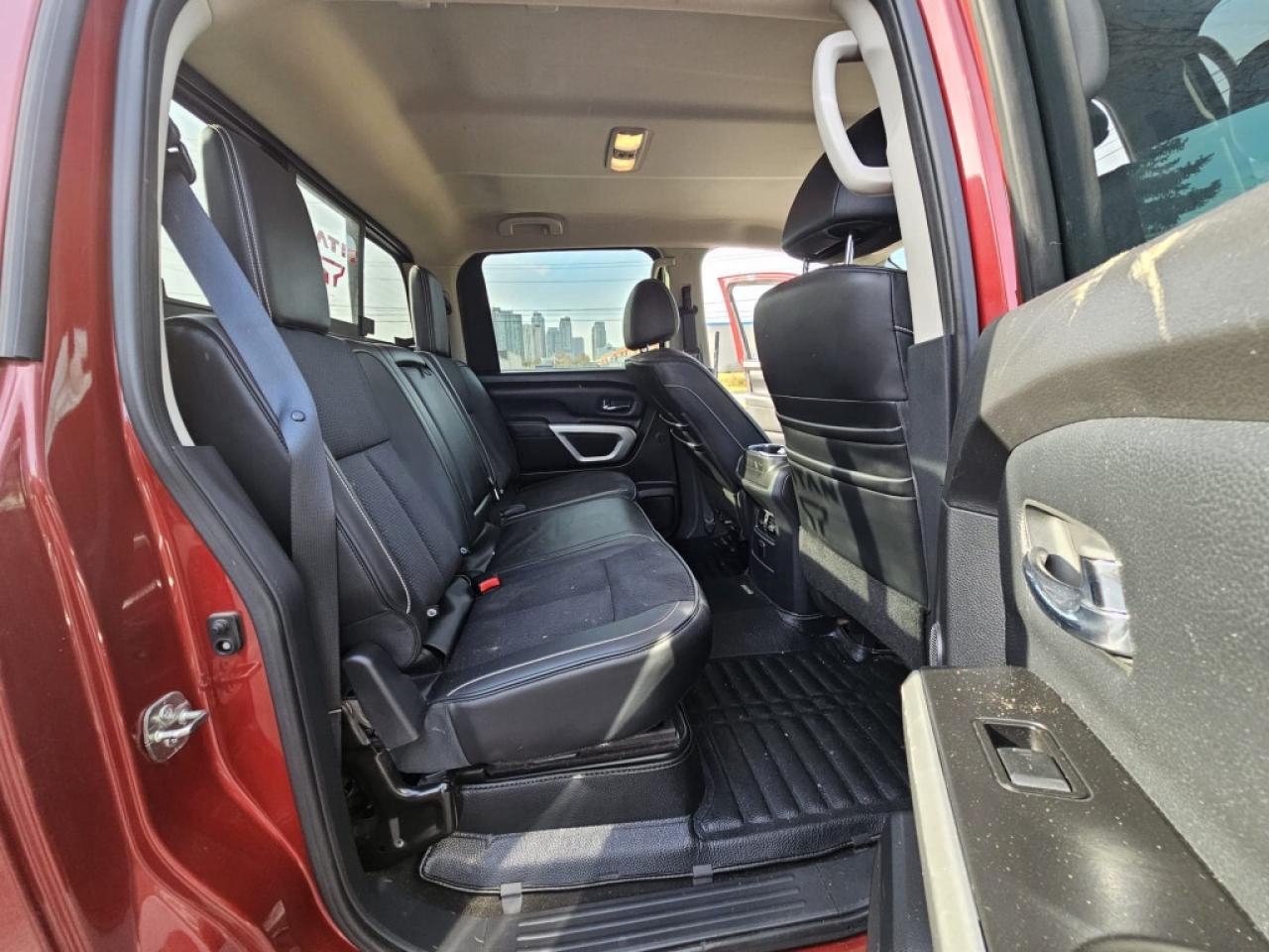 2018 Nissan Titan 4x4 Crew Cab Photo