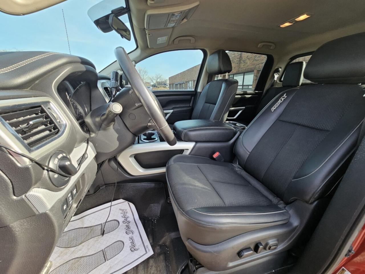 2018 Nissan Titan 4x4 Crew Cab Photo