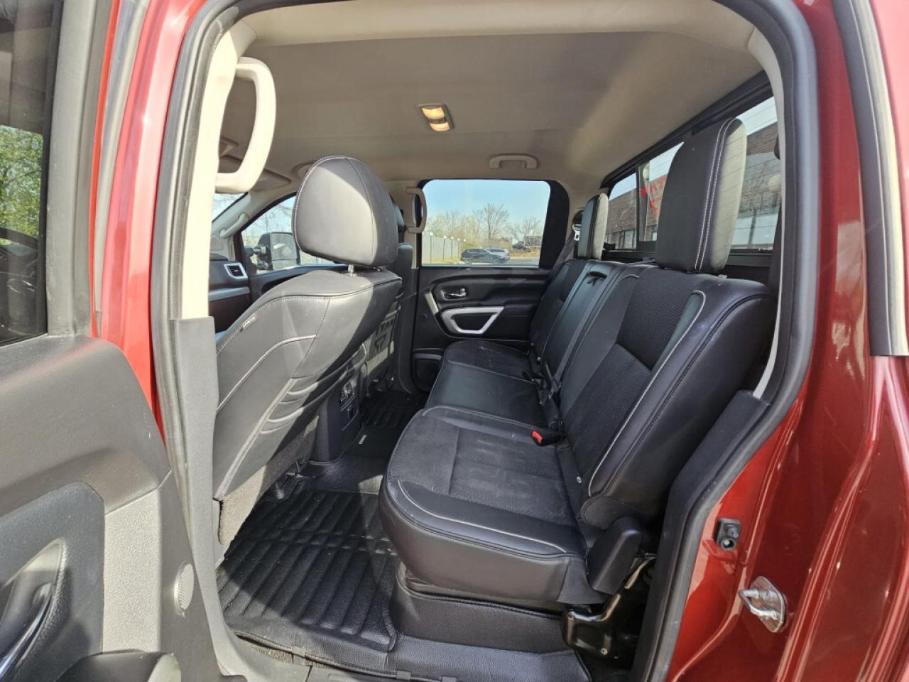2018 Nissan Titan 4x4 Crew Cab Photo