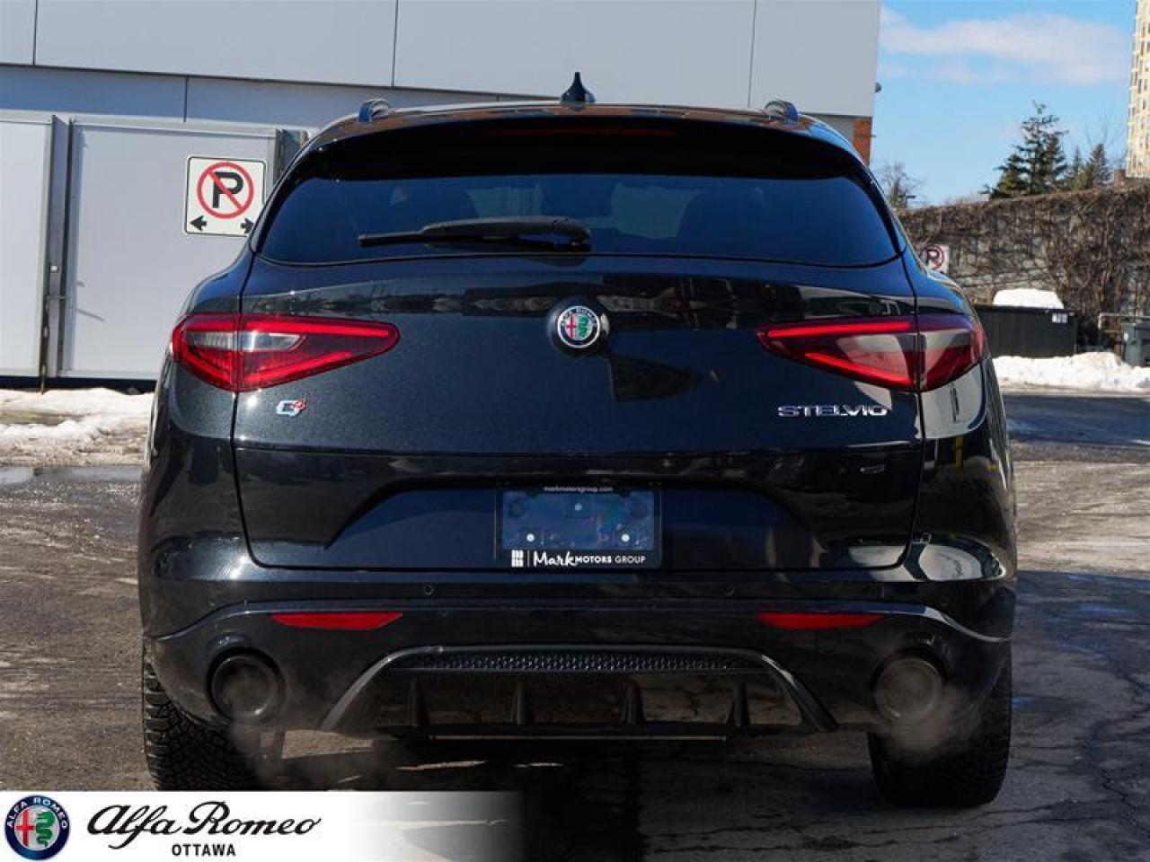 2022 Alfa Romeo Stelvio TI AWD Photo4