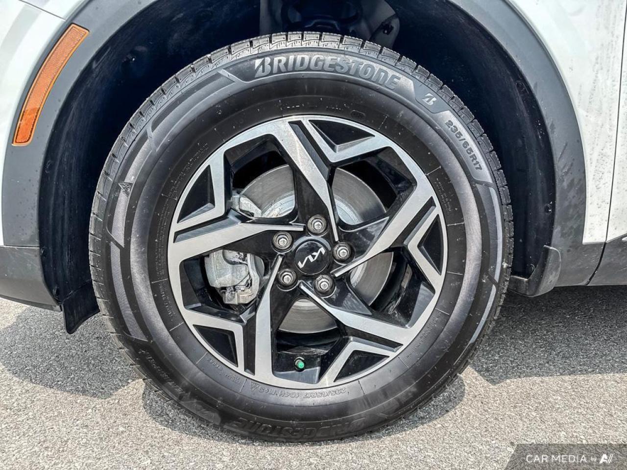 2023 Kia Sportage LX BACKUP CAM   BLUETOOTH   HTD SEATS   KEYLESS EN Photo