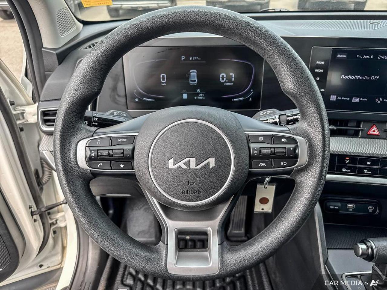 2023 Kia Sportage LX BACKUP CAM   BLUETOOTH   HTD SEATS   KEYLESS EN Photo