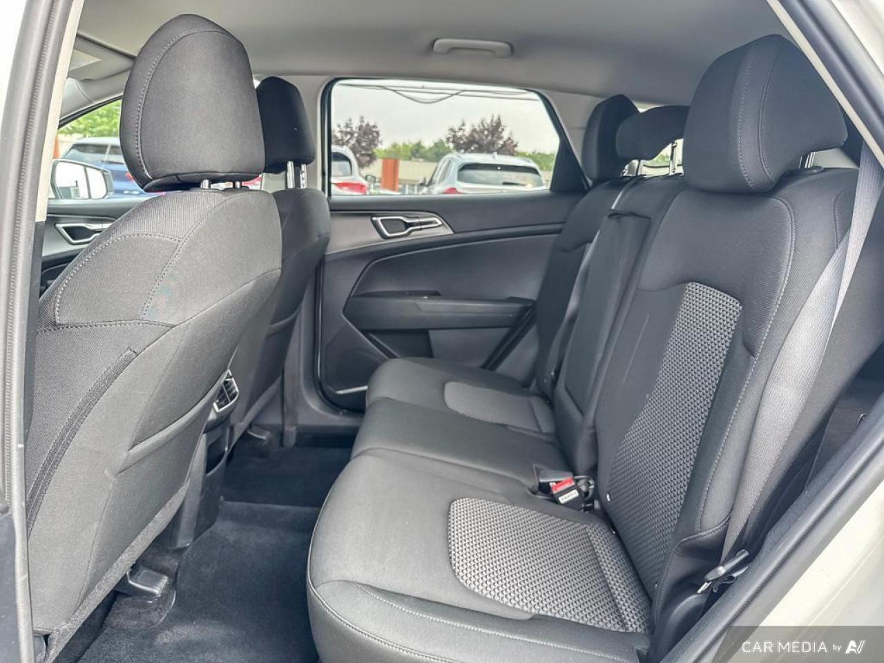 2023 Kia Sportage LX BACKUP CAM   BLUETOOTH   HTD SEATS   KEYLESS EN Photo