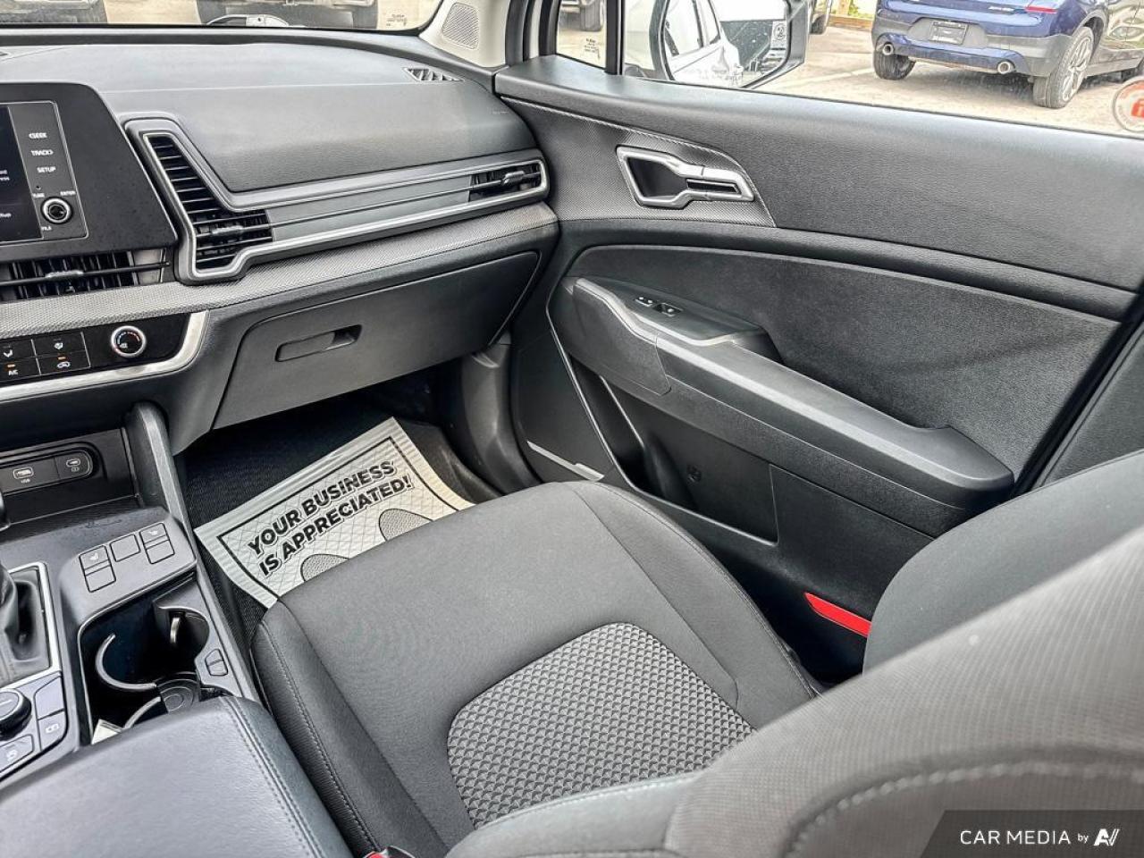 2023 Kia Sportage LX BACKUP CAM   BLUETOOTH   HTD SEATS   KEYLESS EN Photo