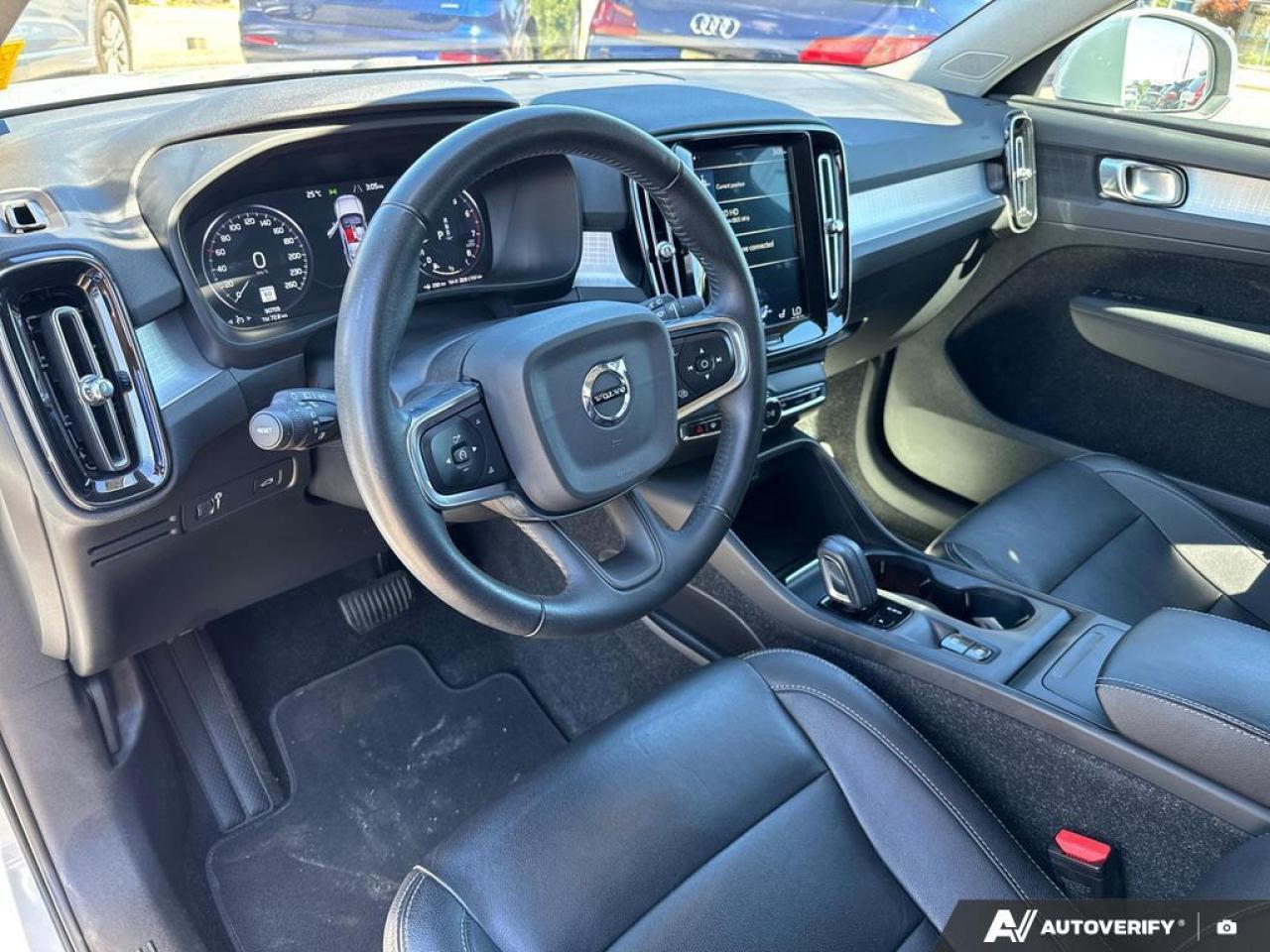 2021 Volvo XC40 T5 Momentum BACKUP CAM   BLUETOOTH   HTD SEATS   K Photo