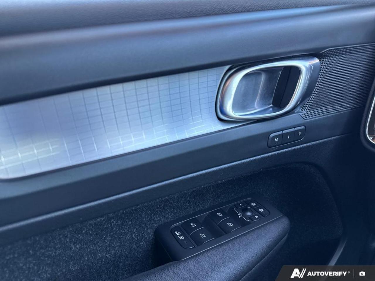 2021 Volvo XC40 T5 Momentum BACKUP CAM   BLUETOOTH   HTD SEATS   K Photo