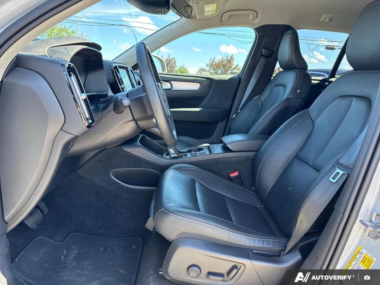 2021 Volvo XC40 T5 Momentum BACKUP CAM   BLUETOOTH   HTD SEATS   K Photo