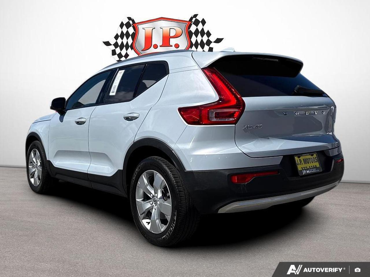 2021 Volvo XC40 T5 Momentum BACKUP CAM   BLUETOOTH   HTD SEATS   K Photo