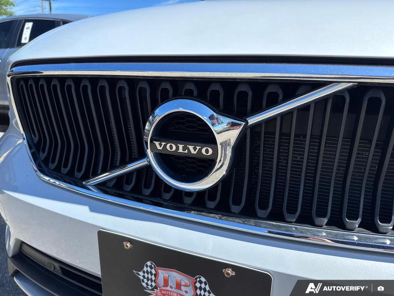 2021 Volvo XC40 T5 Momentum BACKUP CAM   BLUETOOTH   HTD SEATS   K Photo