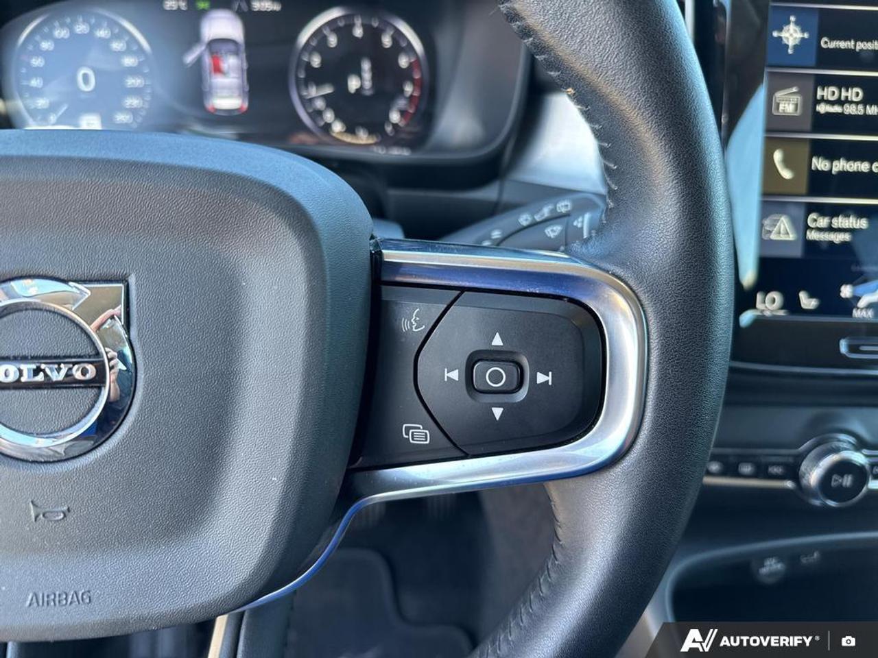 2021 Volvo XC40 T5 Momentum BACKUP CAM   BLUETOOTH   HTD SEATS   K Photo