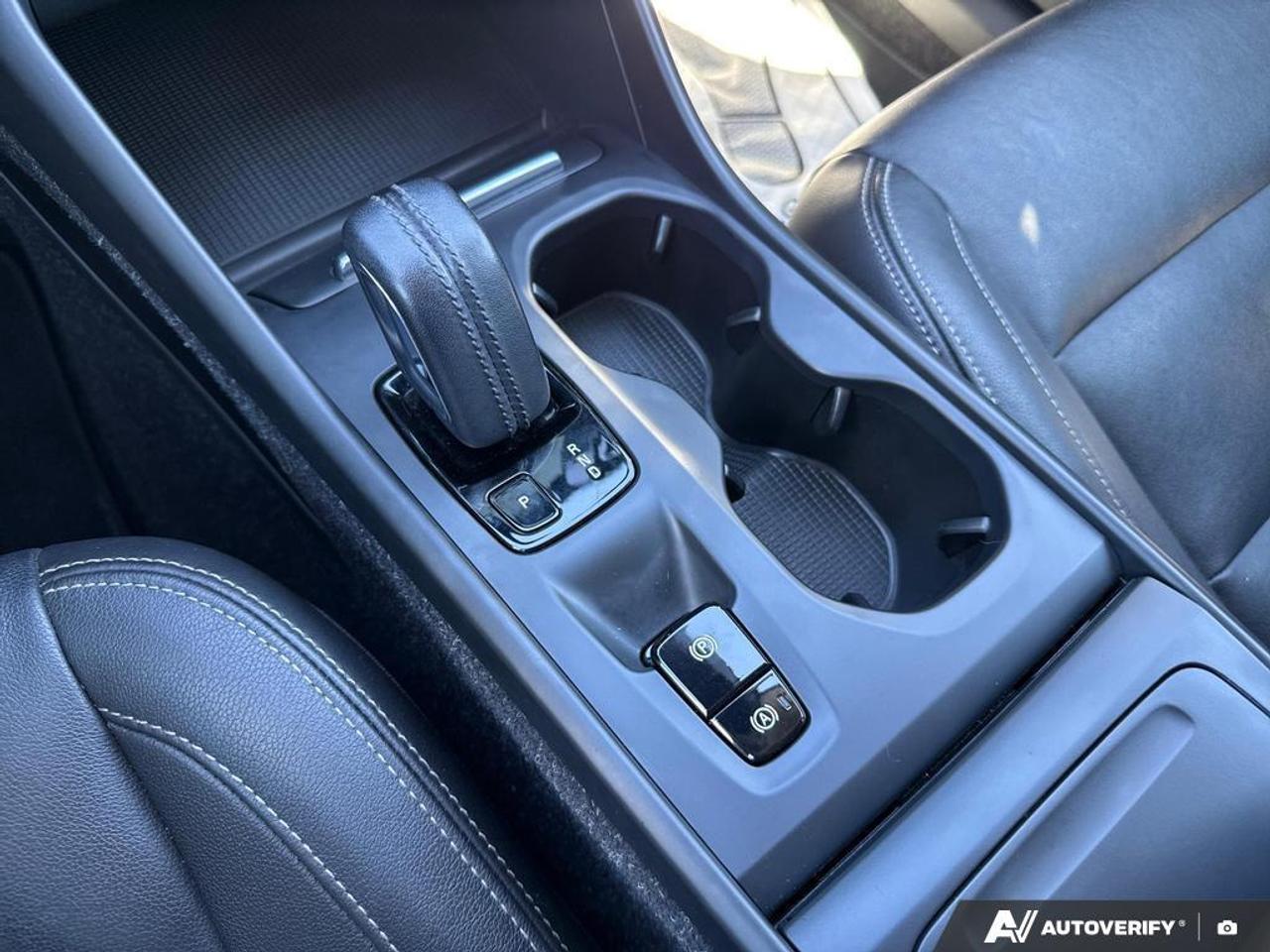 2021 Volvo XC40 T5 Momentum BACKUP CAM   BLUETOOTH   HTD SEATS   K Photo