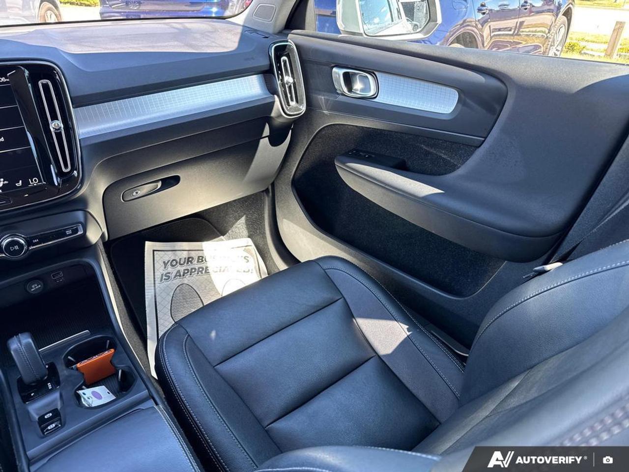 2021 Volvo XC40 T5 Momentum BACKUP CAM   BLUETOOTH   HTD SEATS   K Photo