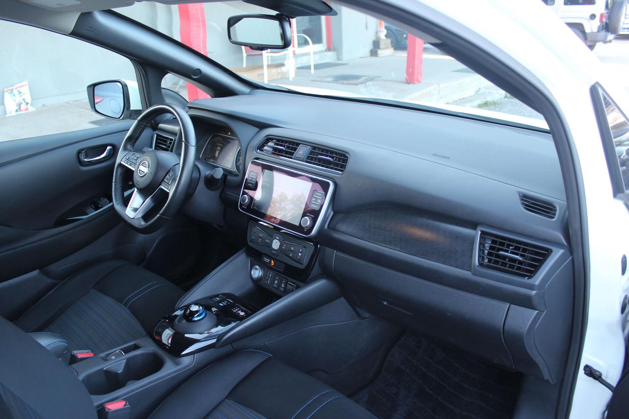 2023 Nissan Leaf SV Hatchback, Safety Certified Photo