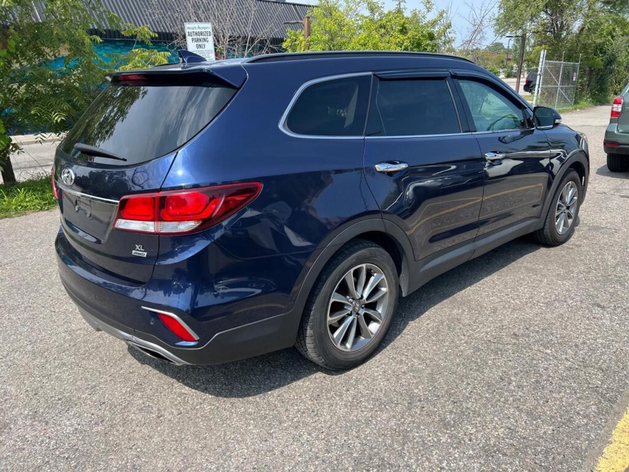 2017 Hyundai Santa Fe SE 4dr All-wheel Drive Automatic Photo3