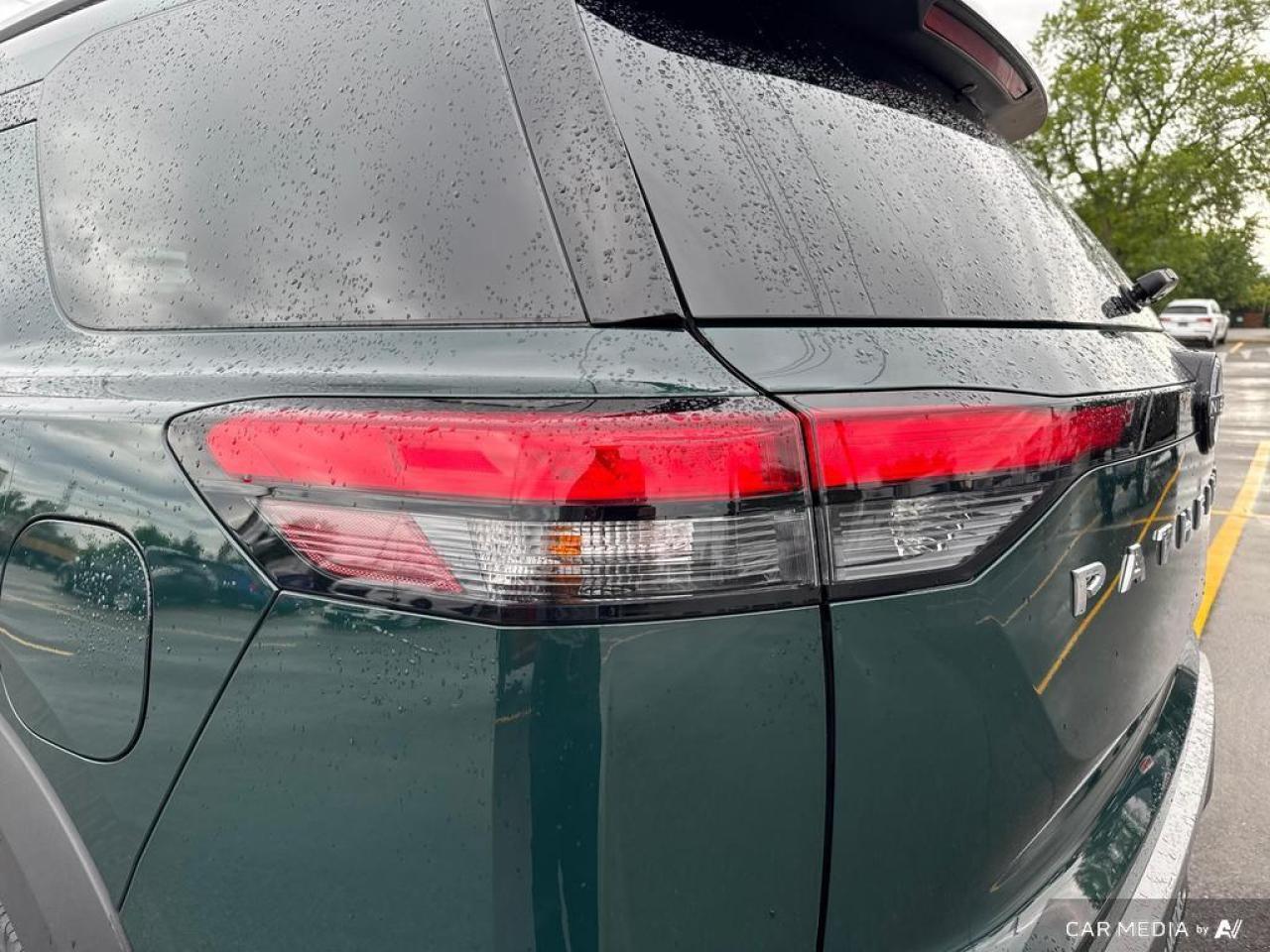 2024 Nissan Pathfinder Platinum BACKUP CAM   BLUETOOTH   HTD & CLD SEATS Photo