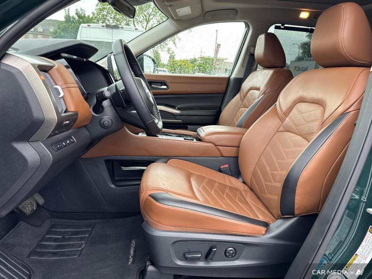 2024 Nissan Pathfinder Platinum BACKUP CAM   BLUETOOTH   HTD & CLD SEATS Photo