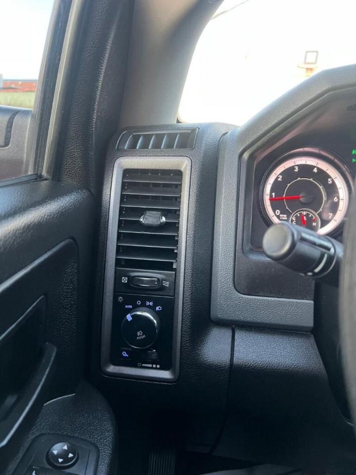 2019 RAM 1500 Classic Express 4x4 Reg Cab 64 Box Photo