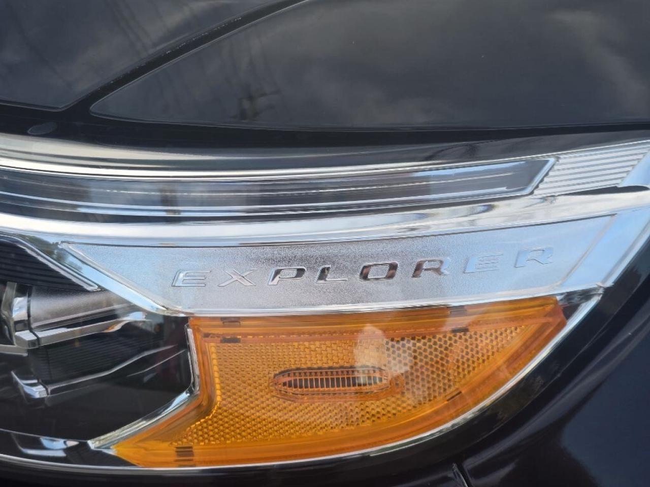 2023 Ford Explorer Limited 4dr 4x4 Automatic Photo3