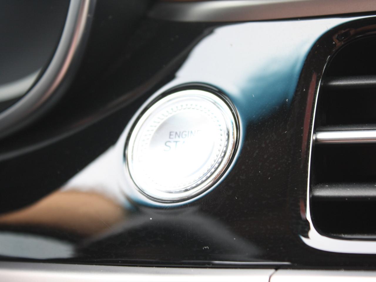 2025 Genesis G70 2.5T Advanced / Heated & Vent Seats / Bose Audio Photo