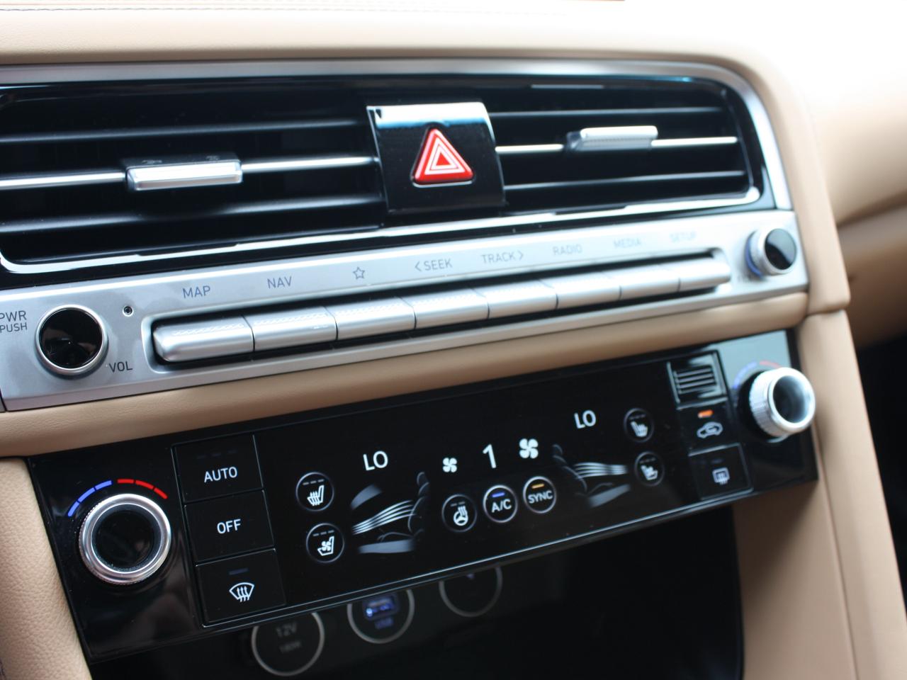 2025 Genesis G70 2.5T Advanced / Heated & Vent Seats / Bose Audio Photo