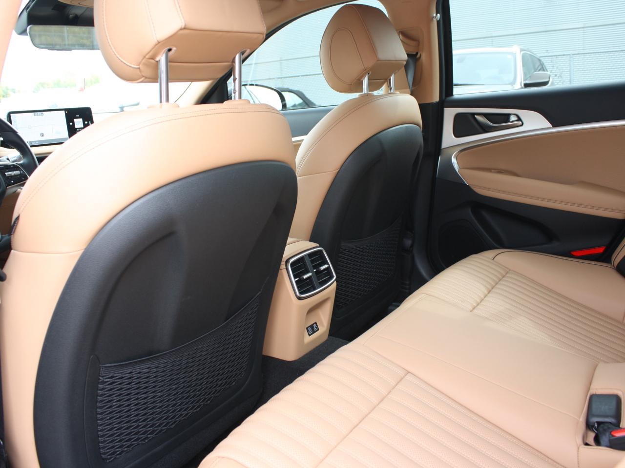 2025 Genesis G70 2.5T Advanced / Heated & Vent Seats / Bose Audio Photo