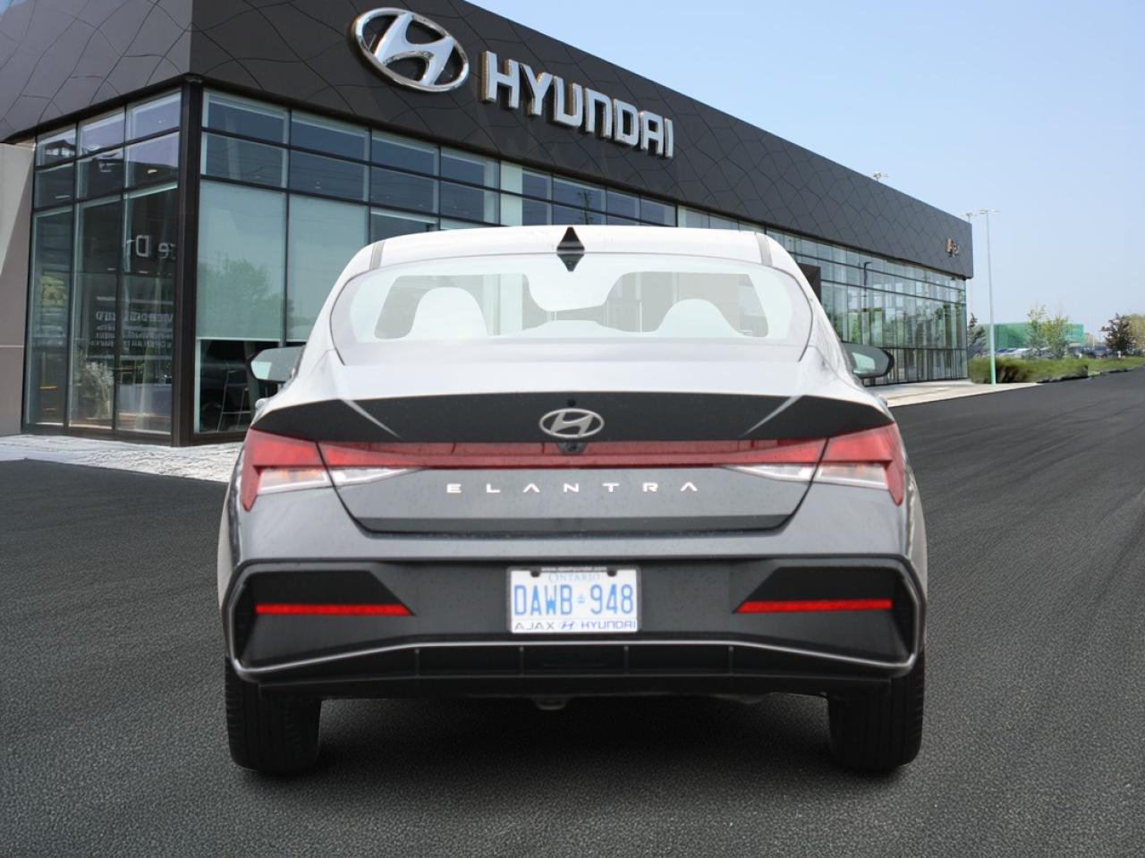 2025 Hyundai Elantra Preferred WITH TECH PKG Photo4