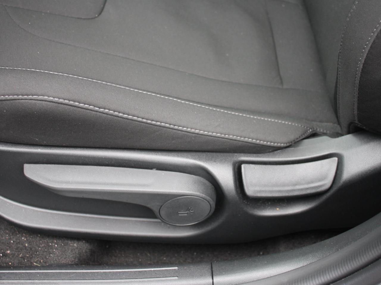 2025 Hyundai Elantra Preferred WITH TECH PKG Photo