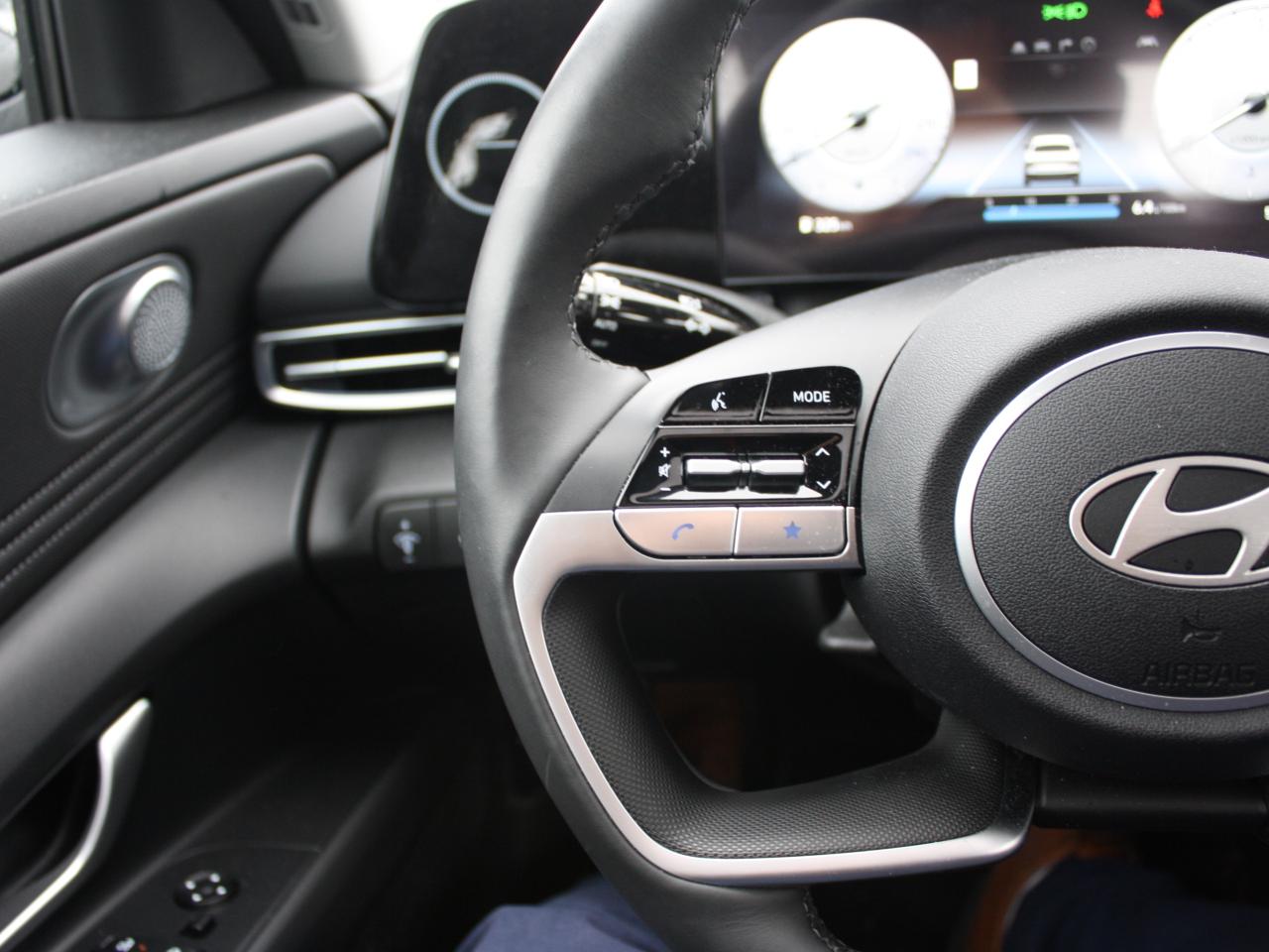 2025 Hyundai Elantra Preferred WITH TECH PKG Photo