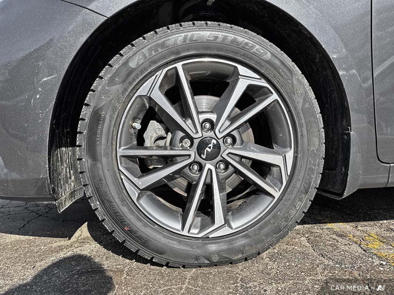 2023 Kia Forte5 EX BACKUP CAM   BLUETOOTH   HTD SEATS   KEYLESS EN Photo