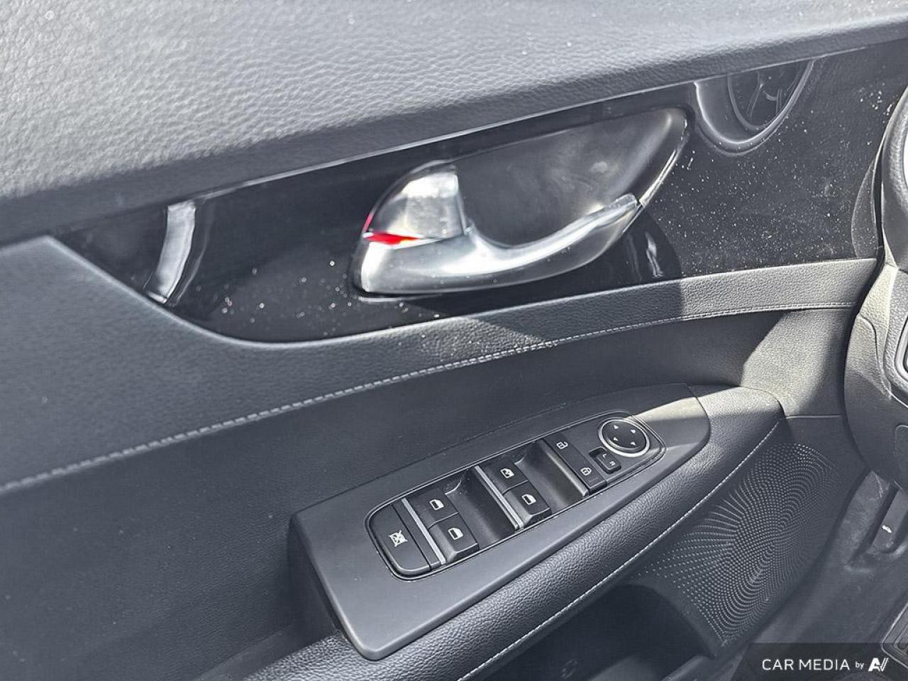 2023 Kia Forte5 EX BACKUP CAM   BLUETOOTH   HTD SEATS   KEYLESS EN Photo