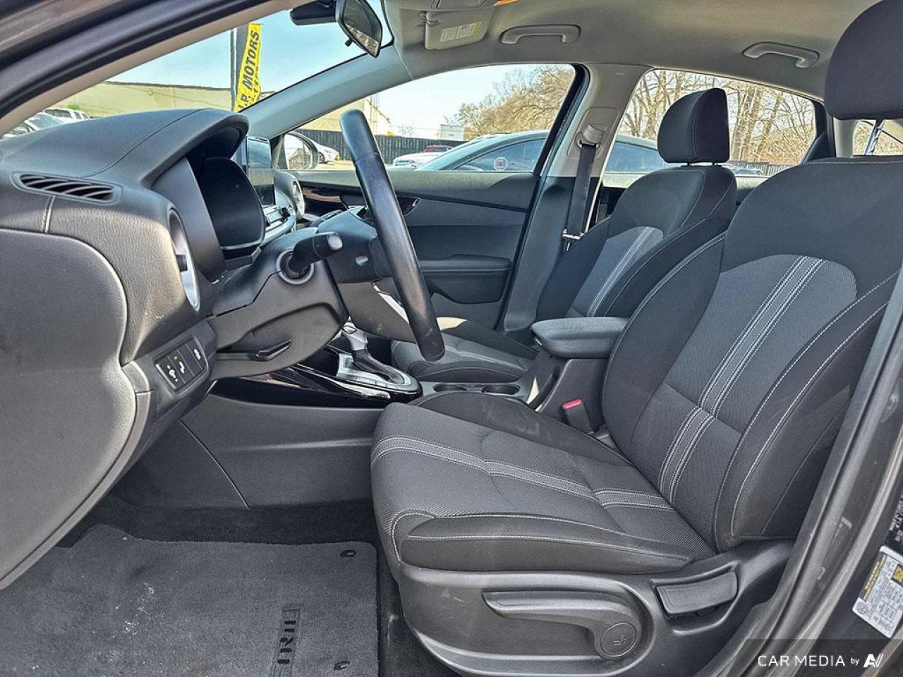 2023 Kia Forte5 EX BACKUP CAM   BLUETOOTH   HTD SEATS   KEYLESS EN Photo