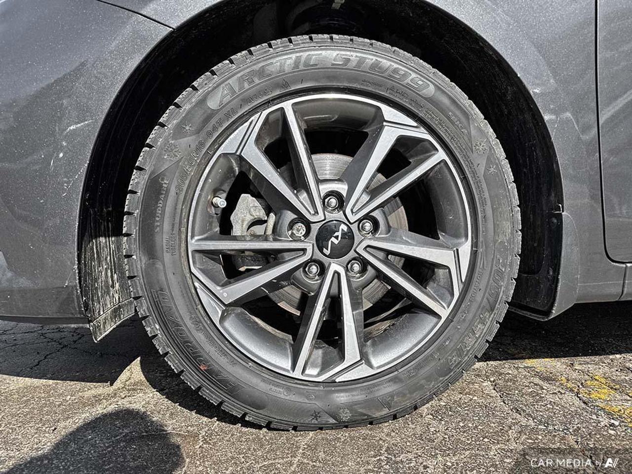 2023 Kia Forte5 EX BACKUP CAM   BLUETOOTH   HTD SEATS   KEYLESS EN Photo