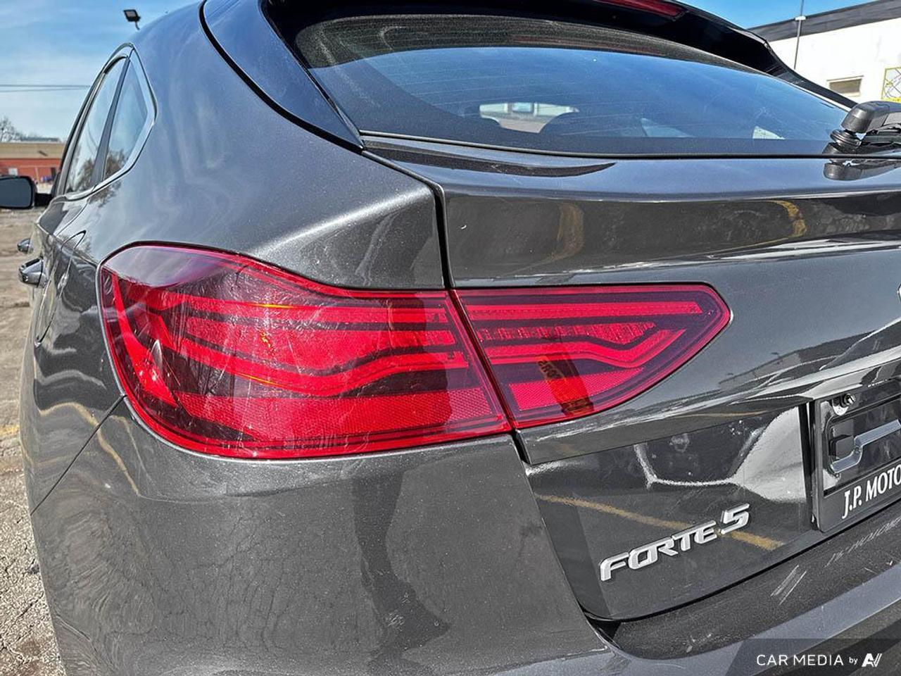 2023 Kia Forte5 EX BACKUP CAM   BLUETOOTH   HTD SEATS   KEYLESS EN Photo