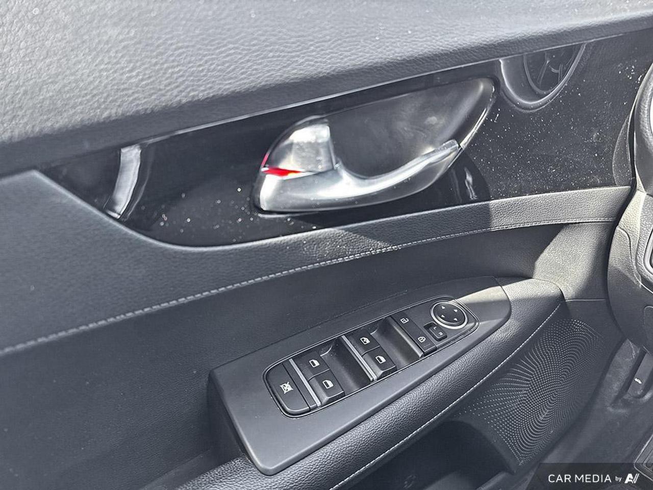 2023 Kia Forte5 EX BACKUP CAM   BLUETOOTH   HTD SEATS   KEYLESS EN Photo