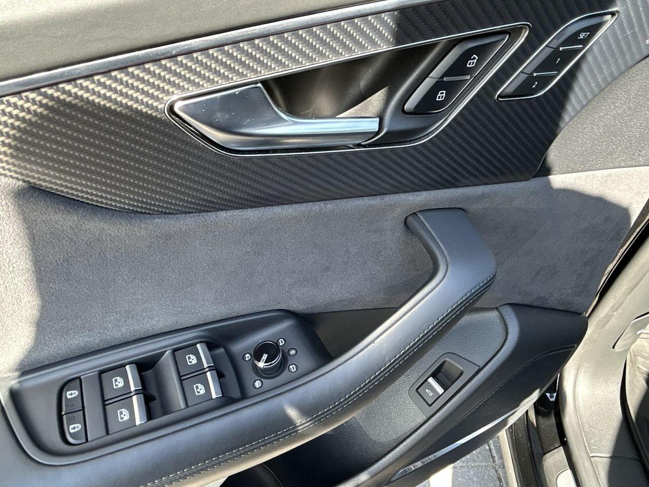 2023 Audi RS Q8 4.0T quattro   Carbon Optics Photo