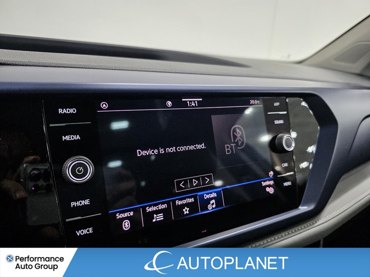 2024 Volkswagen Taos Comfortline, Pano Roof, Back Up Cam, Heated Seats Photo