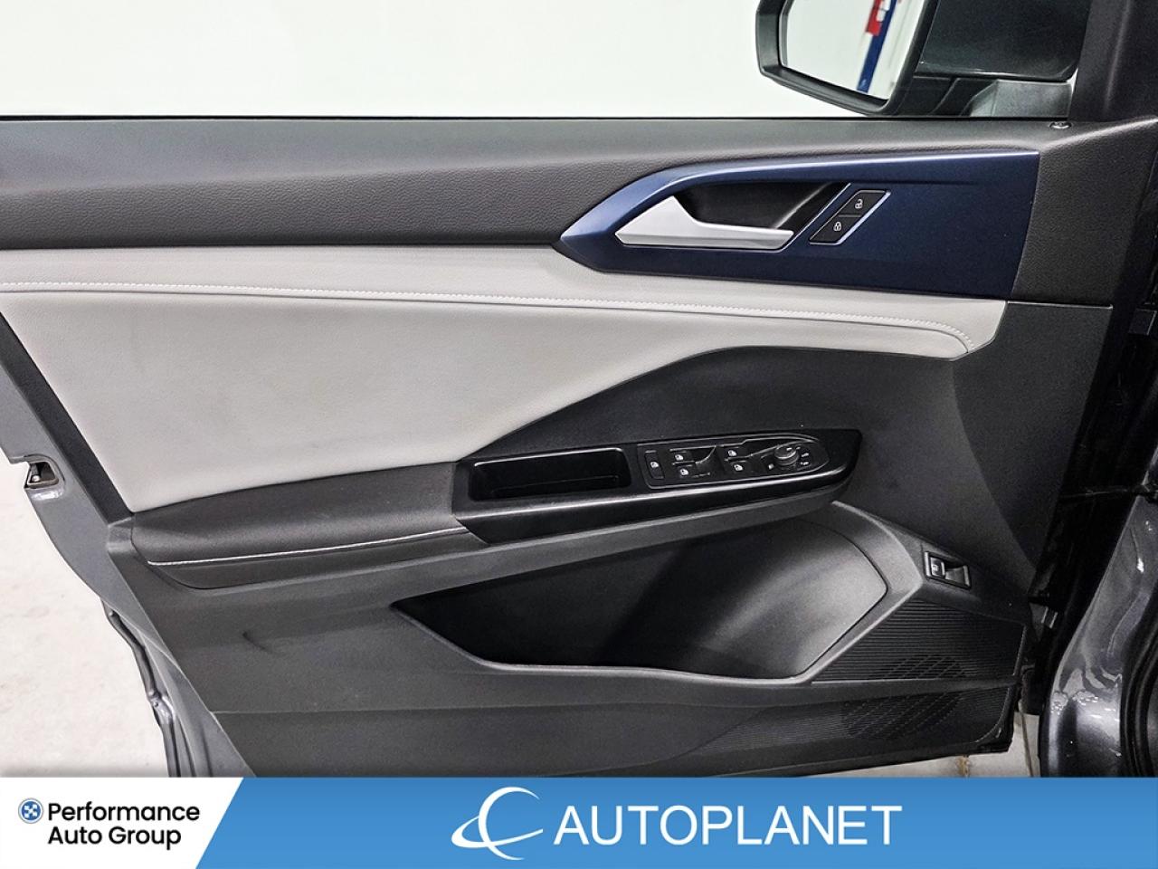 2024 Volkswagen Taos Comfortline, Pano Roof, Back Up Cam, Heated Seats Photo