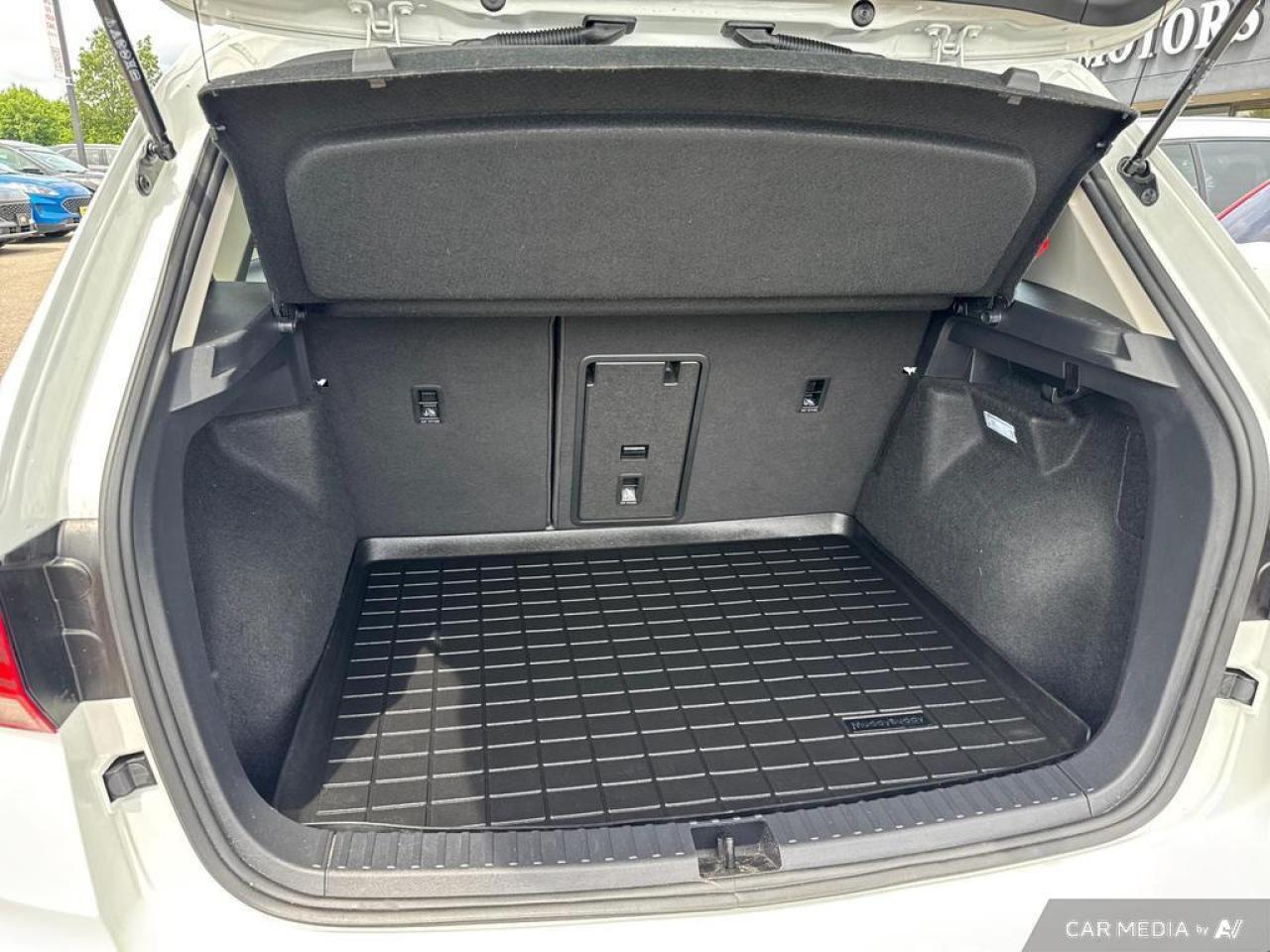 2024 Volkswagen Taos Comfortline BACKUP CAM   BLUETOOTH   HTD SEATS   K Photo