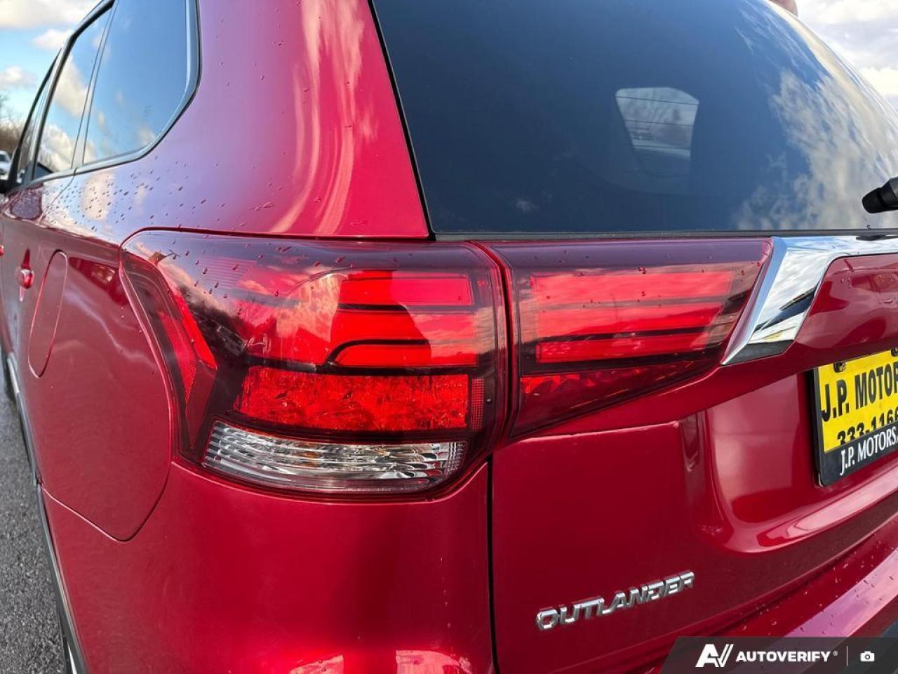 2020 Mitsubishi Outlander ES BACKUP CAM   BLUETOOTH   HTD SEATS   KEYLESS EN Photo