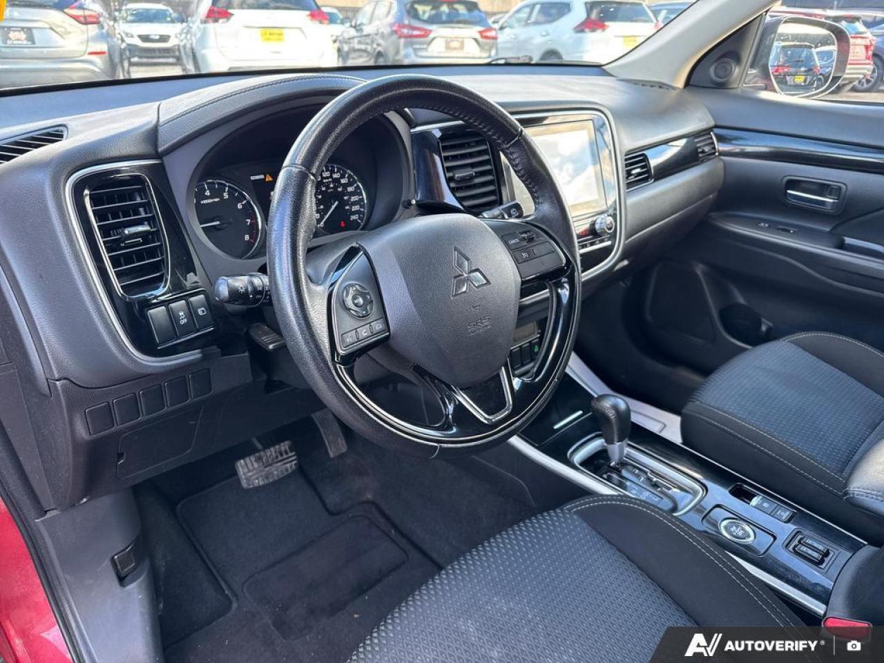 2020 Mitsubishi Outlander ES BACKUP CAM   BLUETOOTH   HTD SEATS   KEYLESS EN Photo