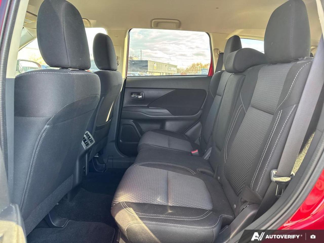 2020 Mitsubishi Outlander ES BACKUP CAM   BLUETOOTH   HTD SEATS   KEYLESS EN Photo