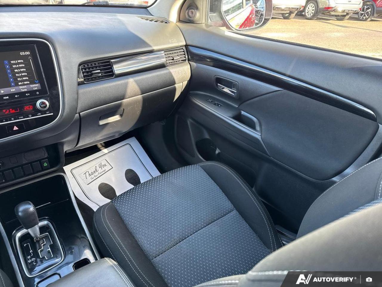 2020 Mitsubishi Outlander ES BACKUP CAM   BLUETOOTH   HTD SEATS   KEYLESS EN Photo