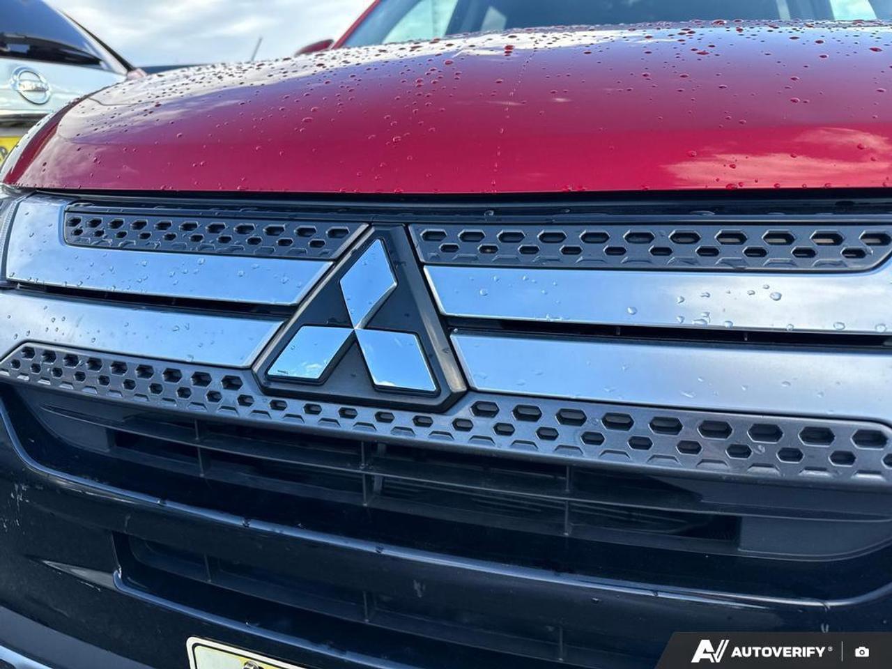 2020 Mitsubishi Outlander ES BACKUP CAM   BLUETOOTH   HTD SEATS   KEYLESS EN Photo